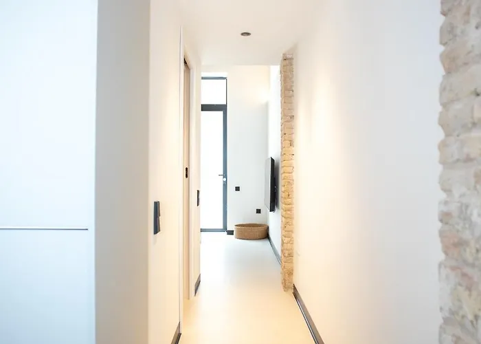 Lovely Exclusivity In Center Daire Valensiya